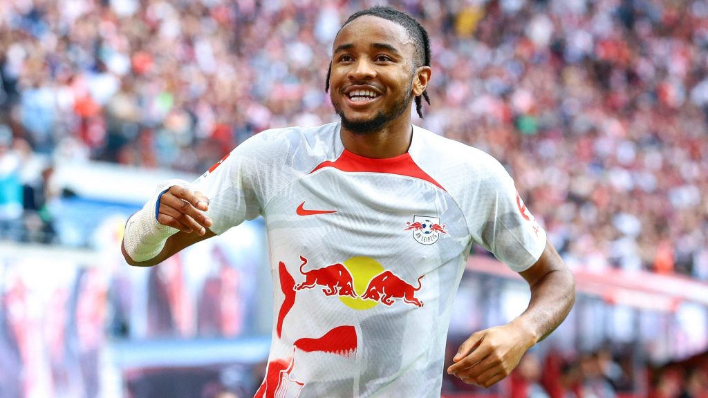 29.10.2022, xtgx, Fussball 1. Bundesliga, RB Leipzig - Bayer 04 Leverkusen emspor, v.l. Christopher Nkunku (Leipzig, 18)